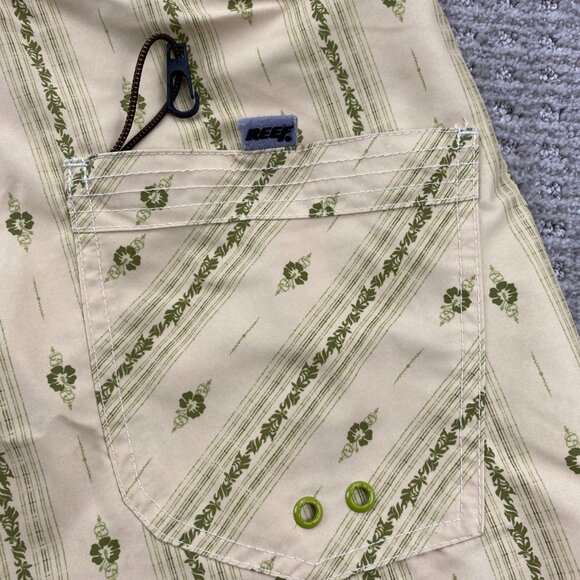 Reef Swim Trunks Men Size 31 Yellow Floral Bathing Suit Shorts Beach Surfing - Picture 6 of 12